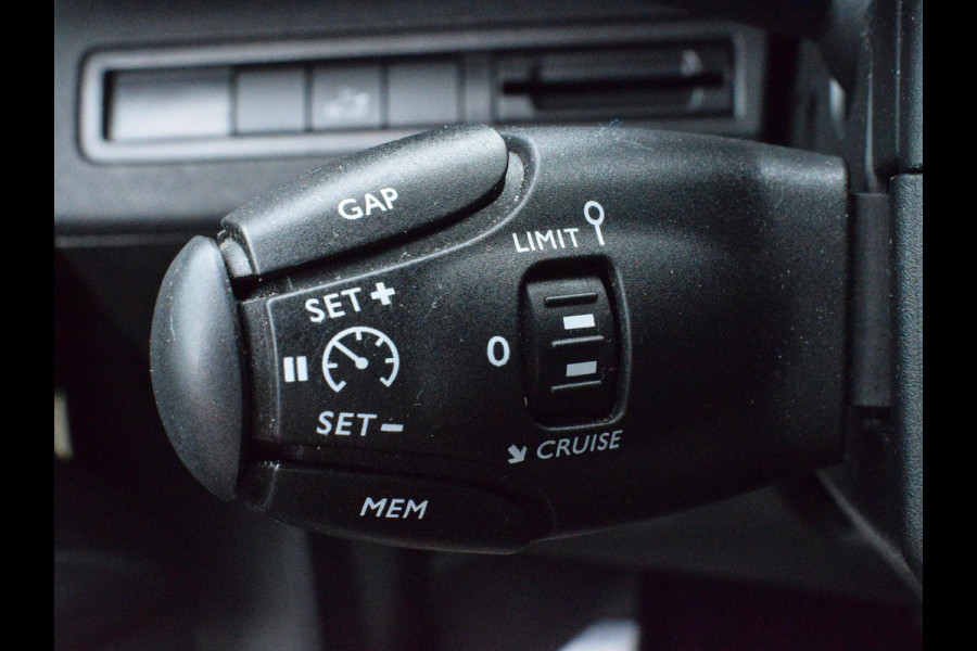 Peugeot 5008 1.2 PureTech GT-Line Avantage AUTOMAAT | LEREN BEKLEDING | ACHTERUITRIJCAMERA MET SENSOREN | NAVI & CARPLAY | E.C.C. |