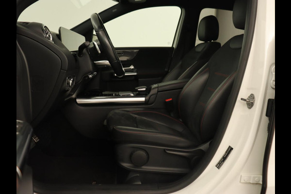 Mercedes-Benz B-Klasse 200 Business Solution AMG | Half Leder/Alcantara | Stoelverwarming | Sfeerverlichting | Camera | Navigatie