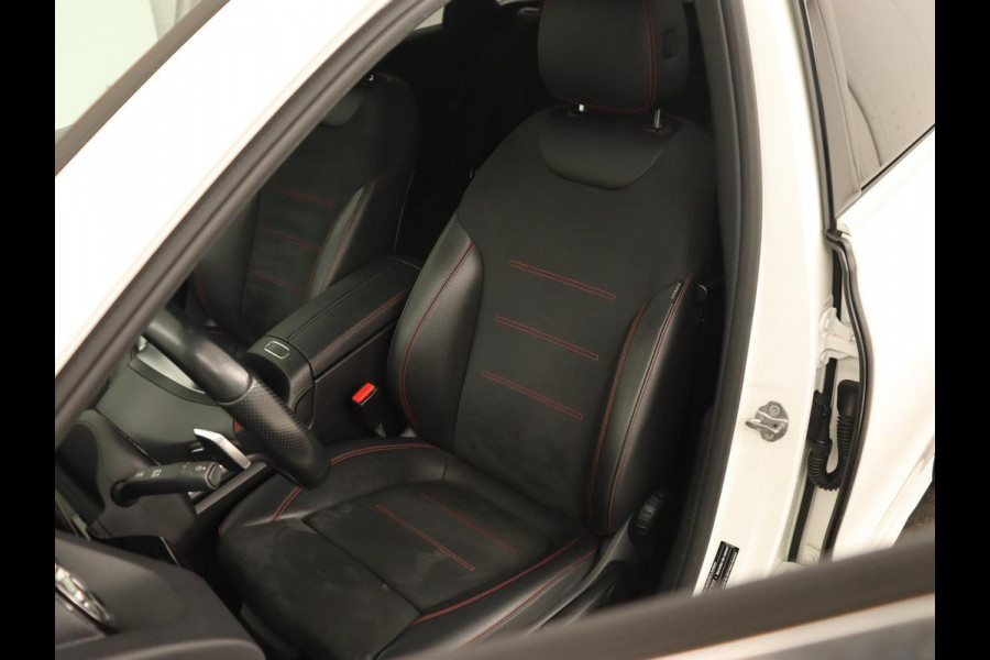 Mercedes-Benz B-Klasse 200 Business Solution AMG | Half Leder/Alcantara | Stoelverwarming | Sfeerverlichting | Camera | Navigatie