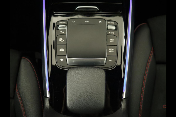 Mercedes-Benz B-Klasse 200 Business Solution AMG | Half Leder/Alcantara | Stoelverwarming | Sfeerverlichting | Camera | Navigatie