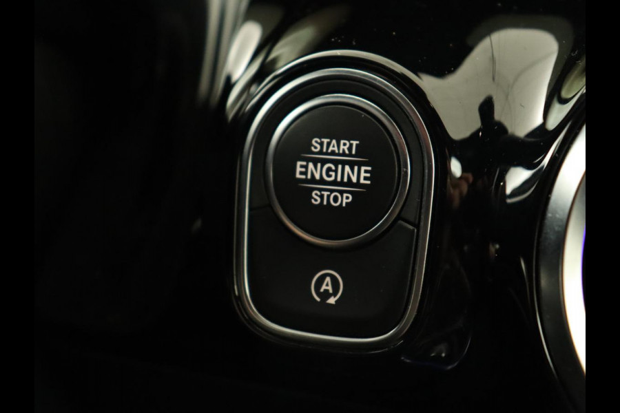 Mercedes-Benz B-Klasse 200 Business Solution AMG | Half Leder/Alcantara | Stoelverwarming | Sfeerverlichting | Camera | Navigatie