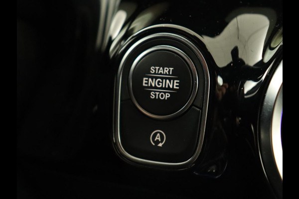 Mercedes-Benz B-Klasse 200 Business Solution AMG | Half Leder/Alcantara | Stoelverwarming | Sfeerverlichting | Camera | Navigatie