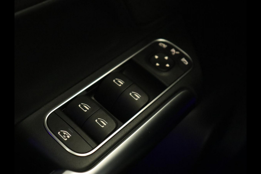 Mercedes-Benz B-Klasse 200 Business Solution AMG | Half Leder/Alcantara | Stoelverwarming | Sfeerverlichting | Camera | Navigatie