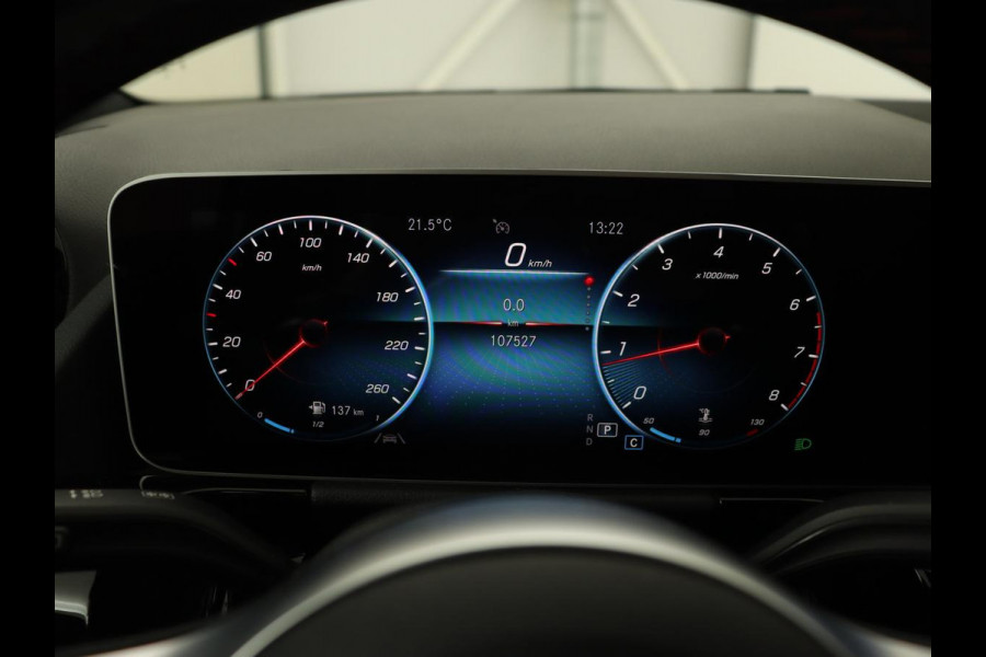 Mercedes-Benz B-Klasse 200 Business Solution AMG | Half Leder/Alcantara | Stoelverwarming | Sfeerverlichting | Camera | Navigatie