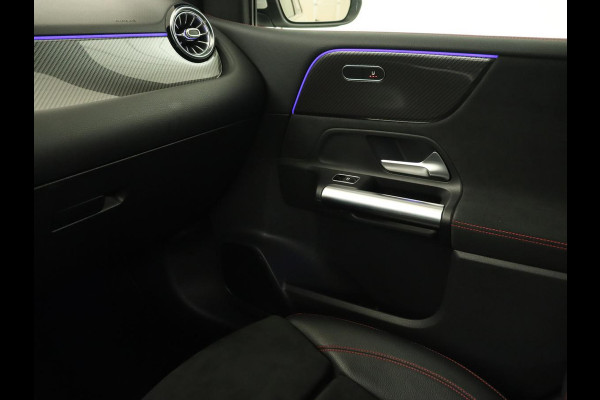 Mercedes-Benz B-Klasse 200 Business Solution AMG | Half Leder/Alcantara | Stoelverwarming | Sfeerverlichting | Camera | Navigatie
