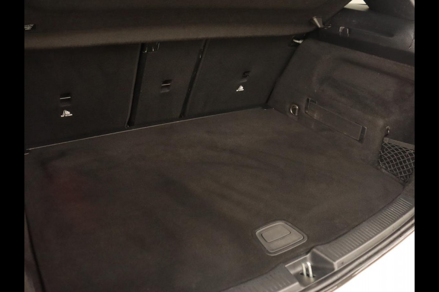 Mercedes-Benz B-Klasse 200 Business Solution AMG | Half Leder/Alcantara | Stoelverwarming | Sfeerverlichting | Camera | Navigatie