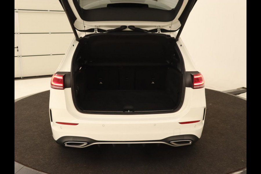 Mercedes-Benz B-Klasse 200 Business Solution AMG | Half Leder/Alcantara | Stoelverwarming | Sfeerverlichting | Camera | Navigatie