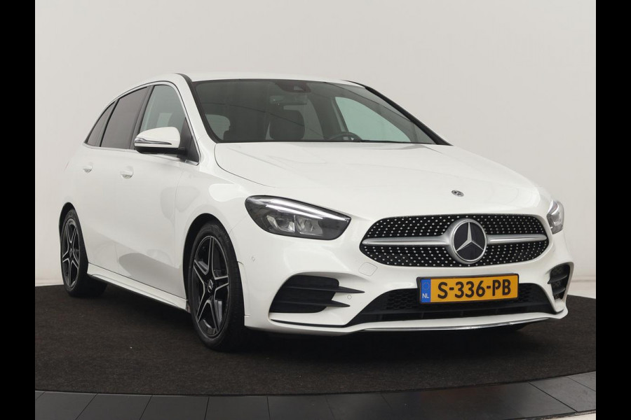 Mercedes-Benz B-Klasse 200 Business Solution AMG | Half Leder/Alcantara | Stoelverwarming | Sfeerverlichting | Camera | Navigatie