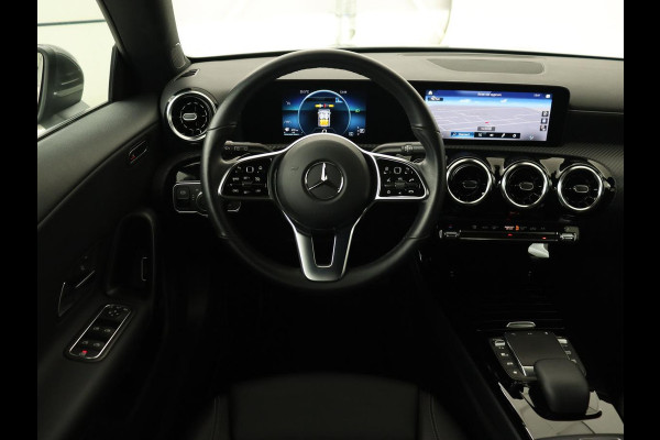 Mercedes-Benz CLA-Klasse Shooting Brake 180 Business Line | Half Leder | 1e eigenaar | Stoelverwarming | Cruise Control | Navigatie | Camera | Widescreen Mercedes-Benz CLA-Klasse Shooting Brake 180 Business Line | Half Leder | 1e eigenaar | Stoelverwarming | Cruise Control | Navigatie | Camera | Widescreen