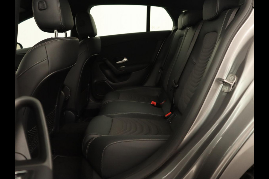 Mercedes-Benz CLA-Klasse Shooting Brake 180 Business Line | Half Leder | 1e eigenaar | Stoelverwarming | Cruise Control | Navigatie | Camera | Widescreen Mercedes-Benz CLA-Klasse Shooting Brake 180 Business Line | Half Leder | 1e eigenaar | Stoelverwarming | Cruise Control | Navigatie | Camera | Widescreen