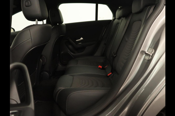 Mercedes-Benz CLA-Klasse Shooting Brake 180 Business Line | Half Leder | 1e eigenaar | Stoelverwarming | Cruise Control | Navigatie | Camera | Widescreen Mercedes-Benz CLA-Klasse Shooting Brake 180 Business Line | Half Leder | 1e eigenaar | Stoelverwarming | Cruise Control | Navigatie | Camera | Widescreen