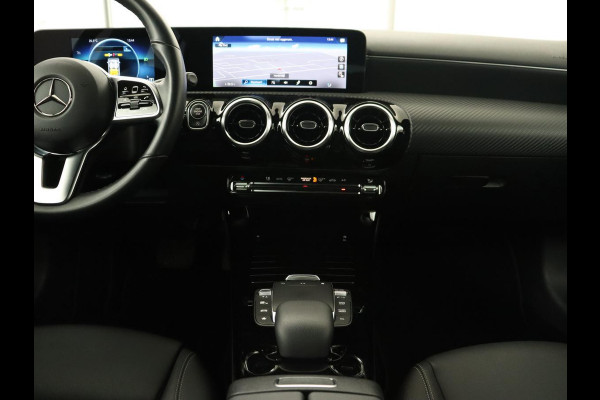 Mercedes-Benz CLA-Klasse Shooting Brake 180 Business Line | Half Leder | 1e eigenaar | Stoelverwarming | Cruise Control | Navigatie | Camera | Widescreen Mercedes-Benz CLA-Klasse Shooting Brake 180 Business Line | Half Leder | 1e eigenaar | Stoelverwarming | Cruise Control | Navigatie | Camera | Widescreen