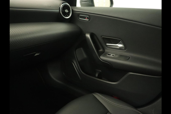 Mercedes-Benz CLA-Klasse Shooting Brake 180 Business Line | Half Leder | 1e eigenaar | Stoelverwarming | Cruise Control | Navigatie | Camera | Widescreen Mercedes-Benz CLA-Klasse Shooting Brake 180 Business Line | Half Leder | 1e eigenaar | Stoelverwarming | Cruise Control | Navigatie | Camera | Widescreen