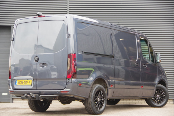 Mercedes-Benz Sprinter 319 3.0 CDI V6 L2H1 AUT. LED, LEDER, 3.5T TREKHAAK, MBUX 10'', STOELVERWARMING, NAVI, CRUISE, CLIMA, PARKEERSENSOREN, NL AUTO, N