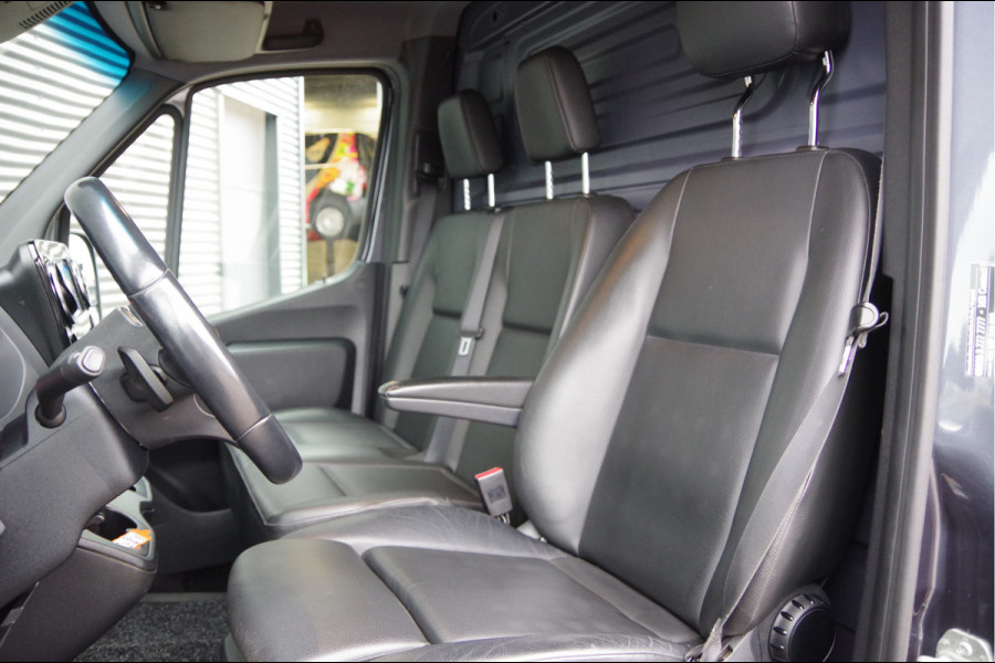 Mercedes-Benz Sprinter 319 3.0 CDI V6 L2H1 AUT. LED, LEDER, 3.5T TREKHAAK, MBUX 10'', STOELVERWARMING, NAVI, CRUISE, CLIMA, PARKEERSENSOREN, NL AUTO, N