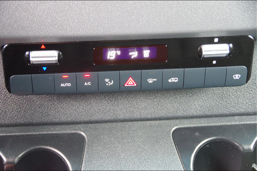 Mercedes-Benz Sprinter 319 3.0 CDI V6 L2H1 AUT. LED, LEDER, 3.5T TREKHAAK, MBUX 10'', STOELVERWARMING, NAVI, CRUISE, CLIMA, PARKEERSENSOREN, NL AUTO, N