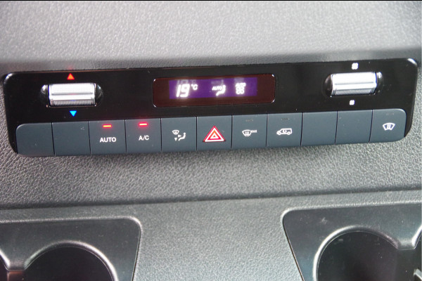 Mercedes-Benz Sprinter 319 3.0 CDI V6 L2H1 AUT. LED, LEDER, 3.5T TREKHAAK, MBUX 10'', STOELVERWARMING, NAVI, CRUISE, CLIMA, PARKEERSENSOREN, NL AUTO, N