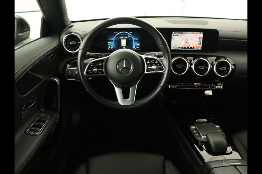 Mercedes-Benz CLA-Klasse Shooting Brake 250 e AMG Line | Half Leder | Carplay | Stoelverwarming | Camera | LED | Navigatie | Adaptive Cruise Mercedes-Benz CLA-Klasse Shooting Brake 250 e AMG Line | Half Leder | Carplay | Stoelverwarming | Camera | LED | Navigatie | Adaptive Cruise