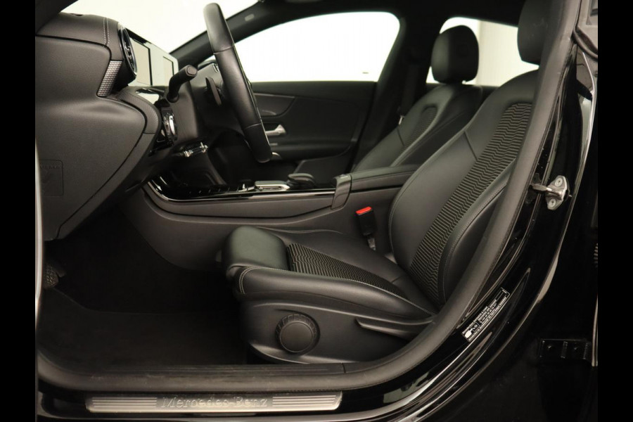 Mercedes-Benz CLA-Klasse Shooting Brake 250 e AMG Line | Half Leder | Carplay | Stoelverwarming | Camera | LED | Navigatie | Adaptive Cruise Mercedes-Benz CLA-Klasse Shooting Brake 250 e AMG Line | Half Leder | Carplay | Stoelverwarming | Camera | LED | Navigatie | Adaptive Cruise