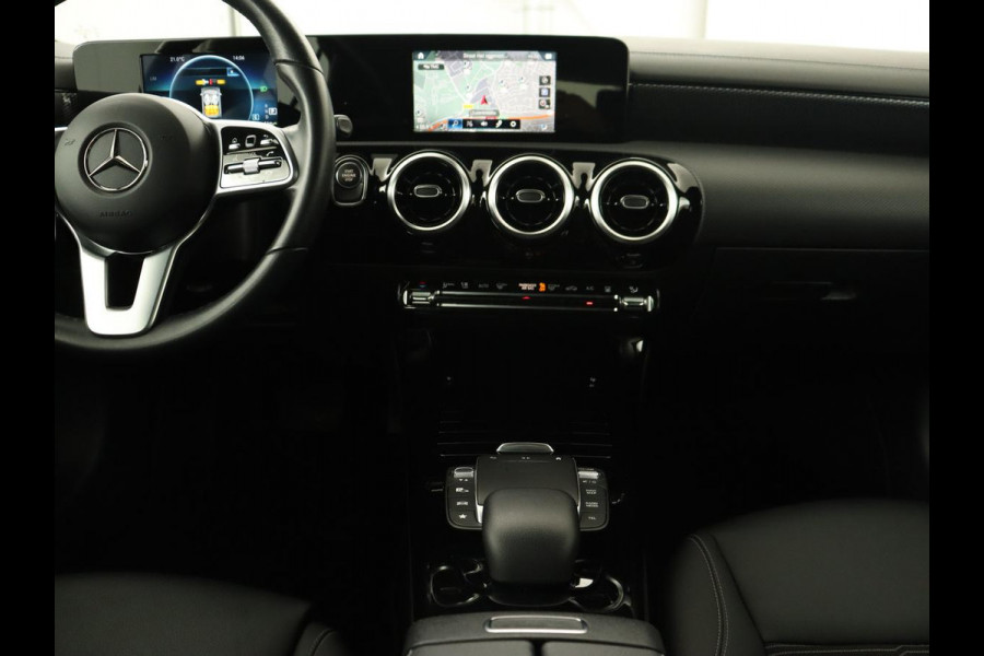 Mercedes-Benz CLA-Klasse Shooting Brake 250 e AMG Line | Half Leder | Carplay | Stoelverwarming | Camera | LED | Navigatie | Adaptive Cruise Mercedes-Benz CLA-Klasse Shooting Brake 250 e AMG Line | Half Leder | Carplay | Stoelverwarming | Camera | LED | Navigatie | Adaptive Cruise