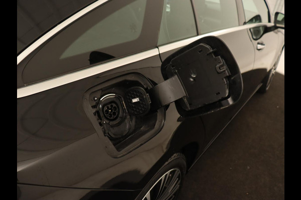 Mercedes-Benz CLA-Klasse Shooting Brake 250 e AMG Line | Half Leder | Carplay | Stoelverwarming | Camera | LED | Navigatie | Adaptive Cruise Mercedes-Benz CLA-Klasse Shooting Brake 250 e AMG Line | Half Leder | Carplay | Stoelverwarming | Camera | LED | Navigatie | Adaptive Cruise