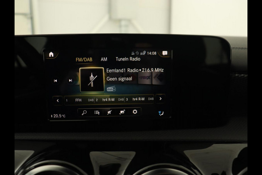 Mercedes-Benz CLA-Klasse Shooting Brake 250 e AMG Line | Half Leder | Carplay | Stoelverwarming | Camera | LED | Navigatie | Adaptive Cruise Mercedes-Benz CLA-Klasse Shooting Brake 250 e AMG Line | Half Leder | Carplay | Stoelverwarming | Camera | LED | Navigatie | Adaptive Cruise