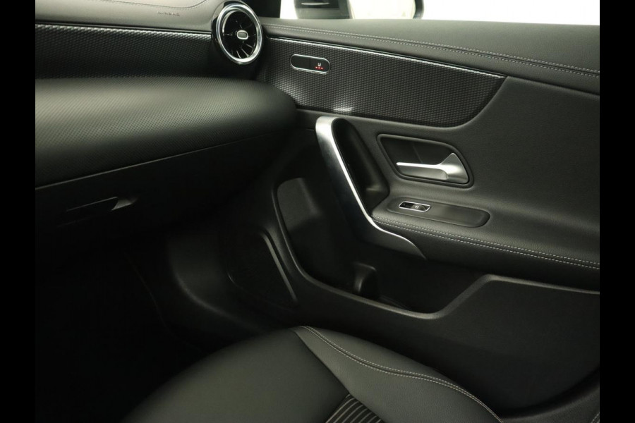 Mercedes-Benz CLA-Klasse Shooting Brake 250 e AMG Line | Half Leder | Carplay | Stoelverwarming | Camera | LED | Navigatie | Adaptive Cruise Mercedes-Benz CLA-Klasse Shooting Brake 250 e AMG Line | Half Leder | Carplay | Stoelverwarming | Camera | LED | Navigatie | Adaptive Cruise