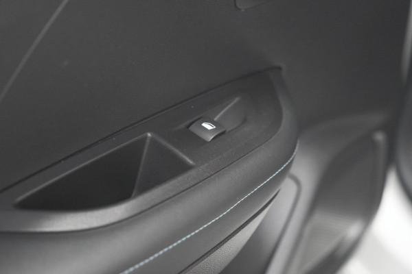 Peugeot 2008 PureTech 130 Allure | Camera | Adaptieve Cruise Control | Stoelverwarming Peugeot 2008 PureTech 130 Allure | Camera | Adaptieve Cruise Control | Stoelverwarming
