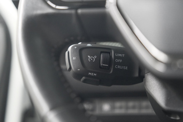 Peugeot 2008 PureTech 130 Allure | Camera | Adaptieve Cruise Control | Stoelverwarming Peugeot 2008 PureTech 130 Allure | Camera | Adaptieve Cruise Control | Stoelverwarming