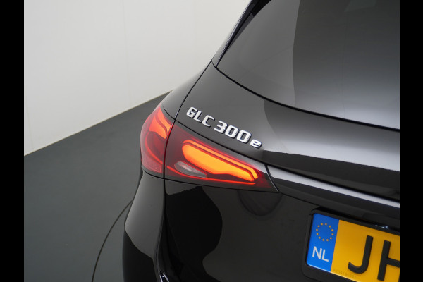 Mercedes-Benz GLC 300 e 4MATIC AMG Line | Achterasbesturing Luchtvering Burmester Head-Up Trekhaak Memory