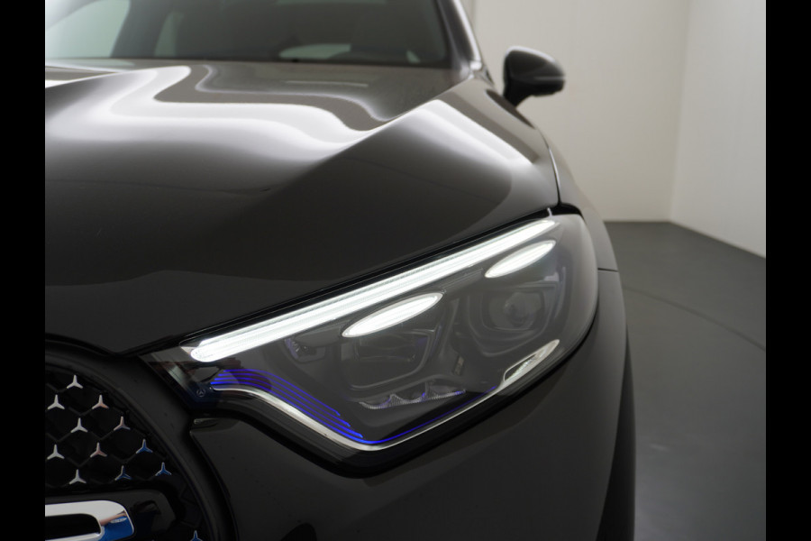 Mercedes-Benz GLC 300 e 4MATIC AMG Line | Achterasbesturing Luchtvering Burmester Head-Up Trekhaak Memory