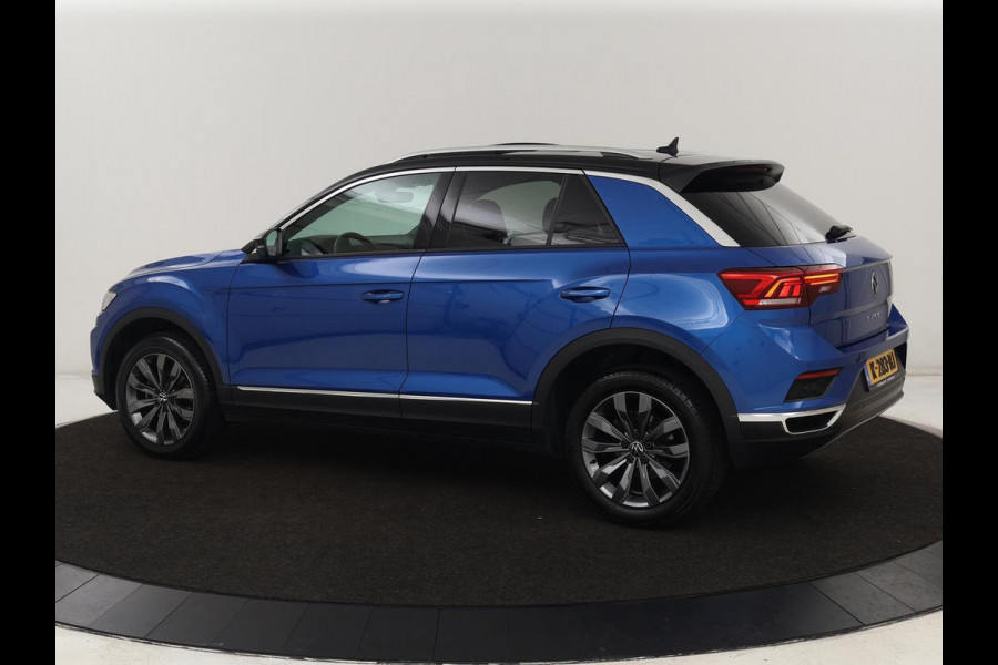 Volkswagen T-Roc 1.5 TSI Sport | Panoramadak | Carplay | Adaptive cruise | Camera | Afneembare Trekhaak | Navigatie | Active Info Display