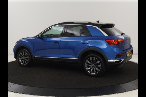 Volkswagen T-Roc 1.5 TSI Sport | Panoramadak | Carplay | Adaptive cruise | Camera | Afneembare Trekhaak | Navigatie | Active Info Display