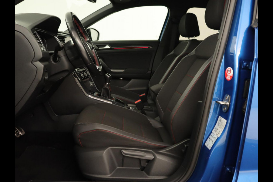Volkswagen T-Roc 1.5 TSI Sport | Panoramadak | Carplay | Adaptive cruise | Camera | Afneembare Trekhaak | Navigatie | Active Info Display