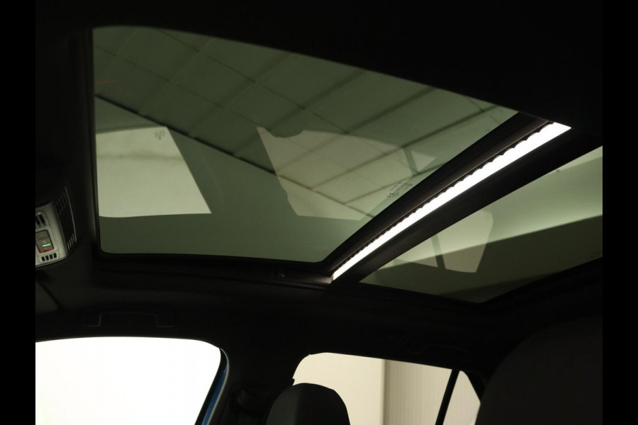 Volkswagen T-Roc 1.5 TSI Sport | Panoramadak | Carplay | Adaptive cruise | Camera | Afneembare Trekhaak | Navigatie | Active Info Display