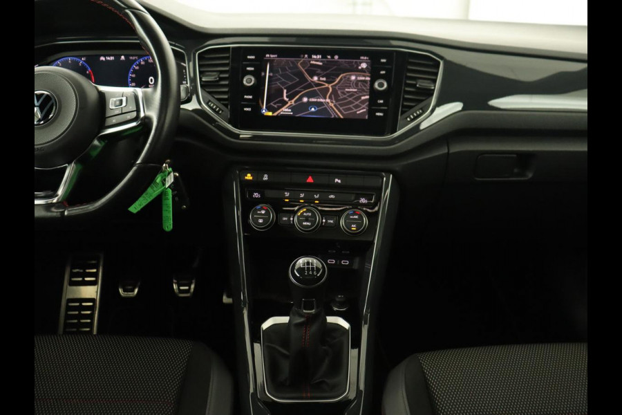 Volkswagen T-Roc 1.5 TSI Sport | Panoramadak | Carplay | Adaptive cruise | Camera | Afneembare Trekhaak | Navigatie | Active Info Display