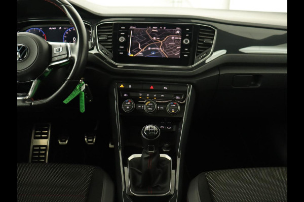 Volkswagen T-Roc 1.5 TSI Sport | Panoramadak | Carplay | Adaptive cruise | Camera | Afneembare Trekhaak | Navigatie | Active Info Display