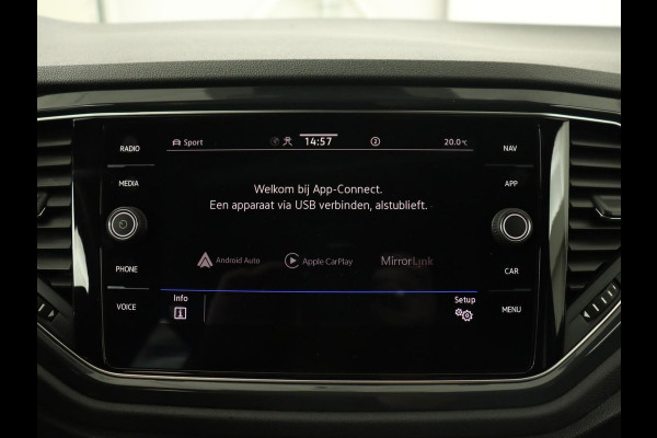Volkswagen T-Roc 1.5 TSI Sport | Panoramadak | Carplay | Adaptive cruise | Camera | Afneembare Trekhaak | Navigatie | Active Info Display
