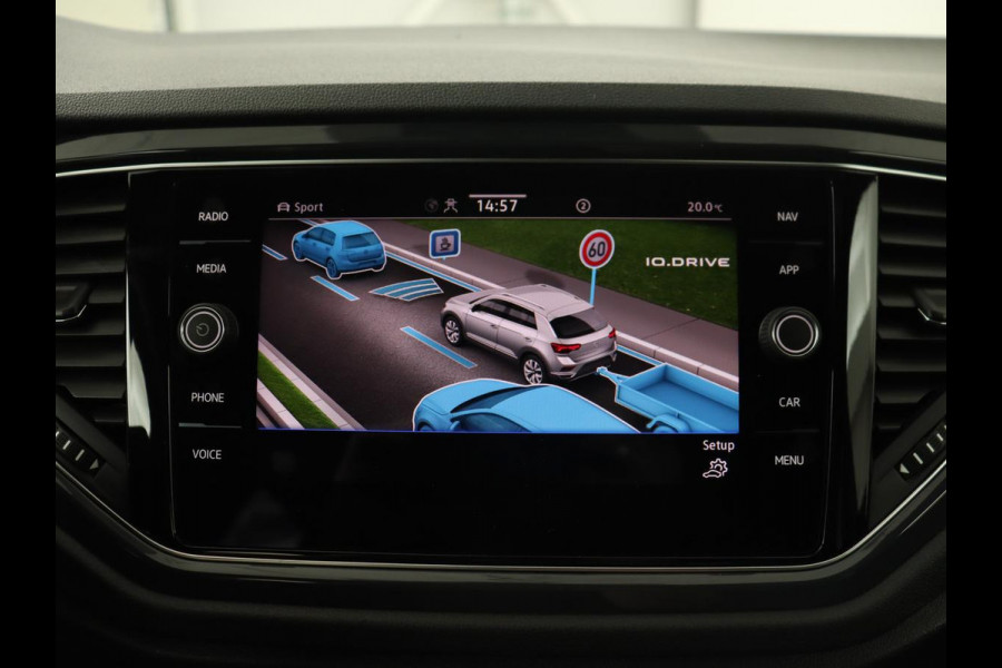 Volkswagen T-Roc 1.5 TSI Sport | Panoramadak | Carplay | Adaptive cruise | Camera | Afneembare Trekhaak | Navigatie | Active Info Display