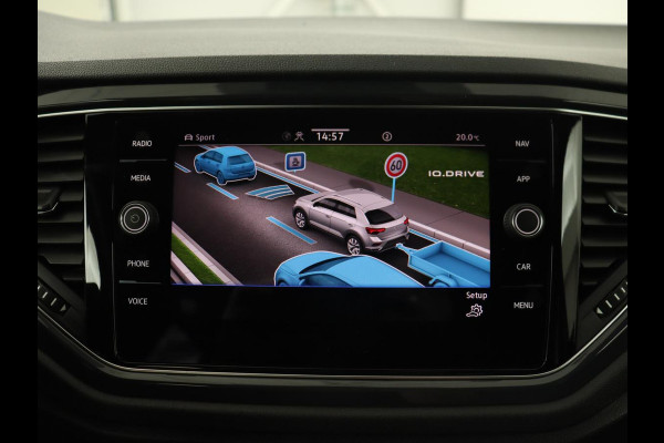 Volkswagen T-Roc 1.5 TSI Sport | Panoramadak | Carplay | Adaptive cruise | Camera | Afneembare Trekhaak | Navigatie | Active Info Display