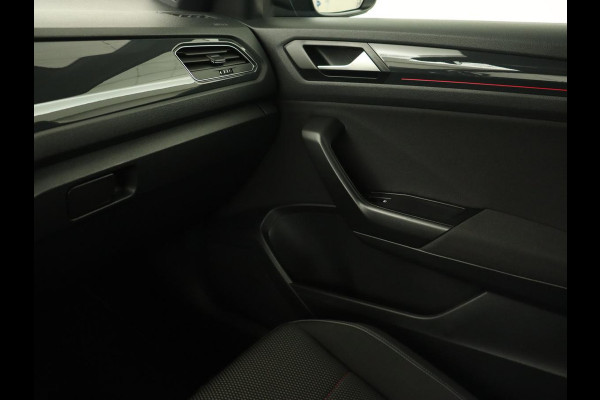 Volkswagen T-Roc 1.5 TSI Sport | Panoramadak | Carplay | Adaptive cruise | Camera | Afneembare Trekhaak | Navigatie | Active Info Display