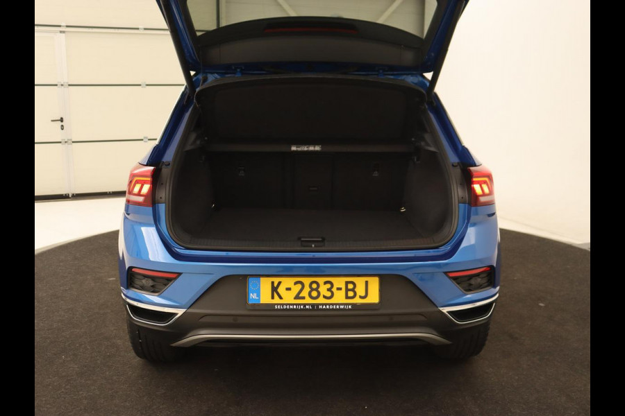 Volkswagen T-Roc 1.5 TSI Sport | Panoramadak | Carplay | Adaptive cruise | Camera | Afneembare Trekhaak | Navigatie | Active Info Display