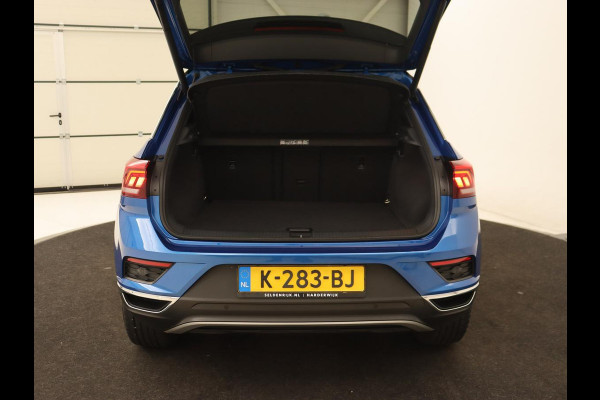 Volkswagen T-Roc 1.5 TSI Sport | Panoramadak | Carplay | Adaptive cruise | Camera | Afneembare Trekhaak | Navigatie | Active Info Display