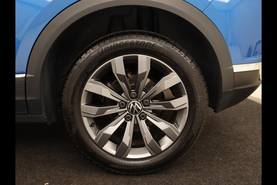 Volkswagen T-Roc 1.5 TSI Sport | Panoramadak | Carplay | Adaptive cruise | Camera | Afneembare Trekhaak | Navigatie | Active Info Display