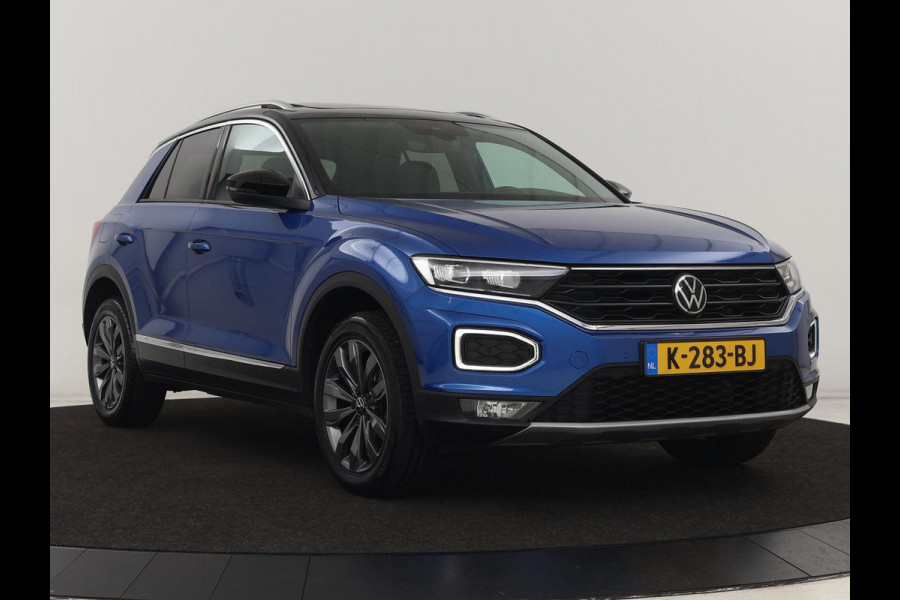 Volkswagen T-Roc 1.5 TSI Sport | Panoramadak | Carplay | Adaptive cruise | Camera | Afneembare Trekhaak | Navigatie | Active Info Display