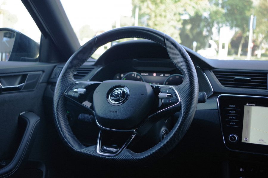 Škoda Superb Combi 1.4 TSI iV 218 PK Sportline Business PHEV, Keyless, Uitklapbare Trekhaak, Carplay, Memory, 4 Stoelverwarming