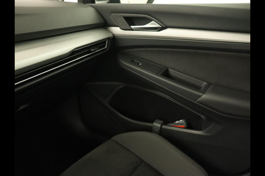 Volkswagen Golf 1.5 TSI Life Business | Adaptive Cruise | Stoelverwarming | Camera | Memory | Carplay | Navigatie | Sfeerverlichting