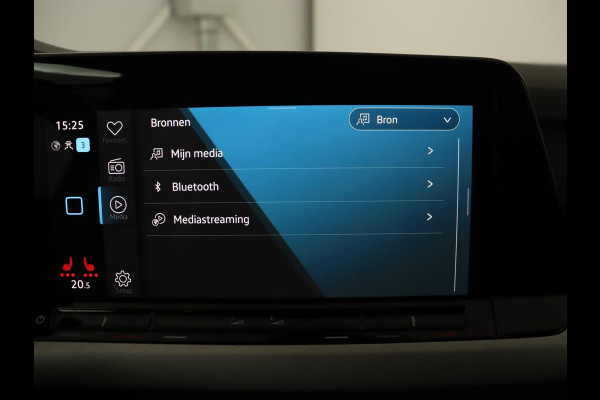 Volkswagen Golf 1.5 TSI Life Business | Adaptive Cruise | Stoelverwarming | Camera | Memory | Carplay | Navigatie | Sfeerverlichting