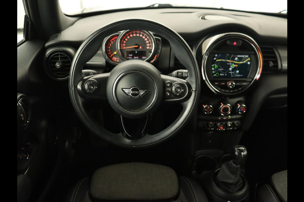 MINI Mini 1.5 Cooper | LED | Navigatie | Carplay | Cruise Control | Sportstoelen | Bleutooth | PDC | Airco