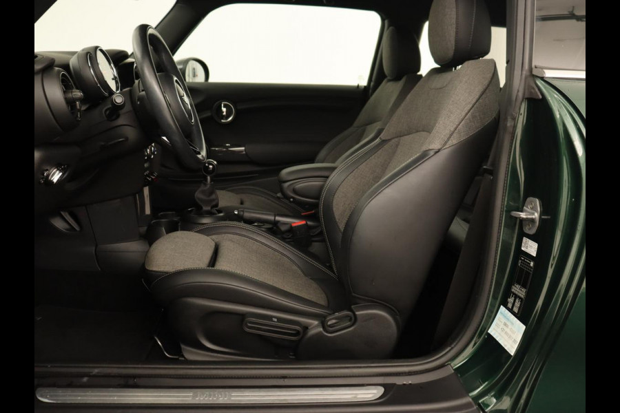MINI Mini 1.5 Cooper | LED | Navigatie | Carplay | Cruise Control | Sportstoelen | Bleutooth | PDC | Airco